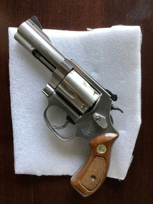 .357 Smith &amp; Wesson revolver 