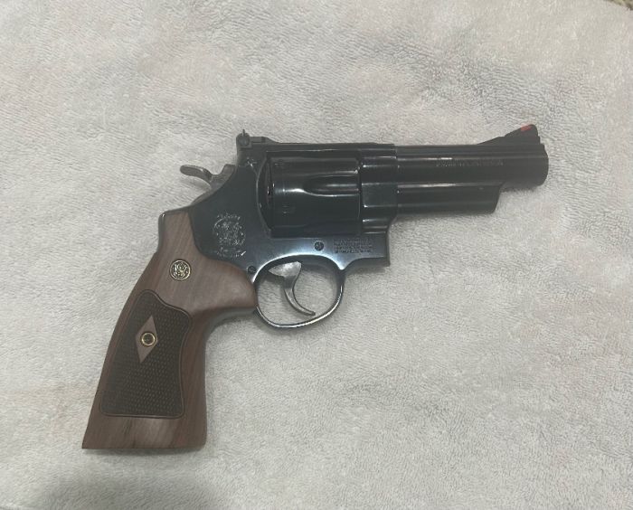 Smith &amp; Wesson 29 .44 Mag 4”
