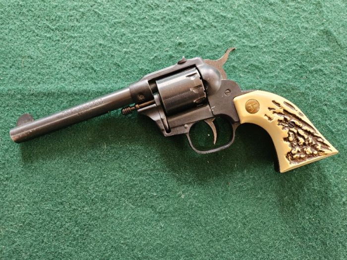 HIGH STANDARD W-105 THE MARSHAL 22CAL 9SHOT REVOLV
