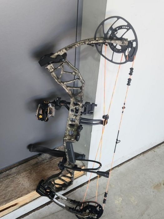2012 Bear Divergent EKO Compound Bow