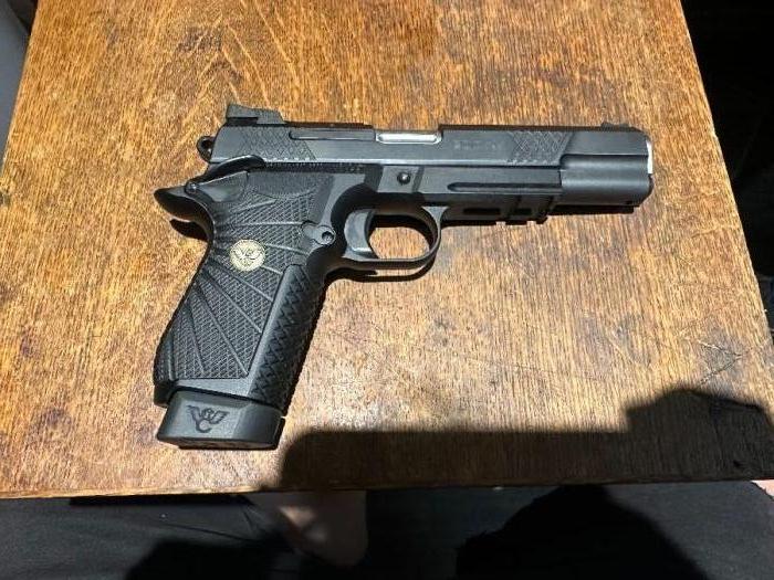 Wilson Combat EDC9L 2011 light use