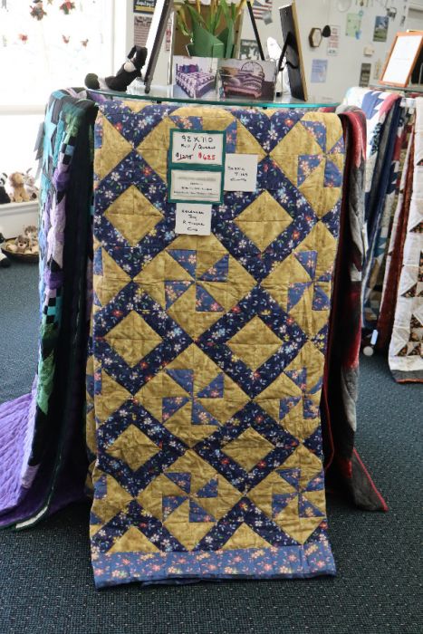 AUTHENTIC HANDMADE AMISH  QUILT FROM OHIO