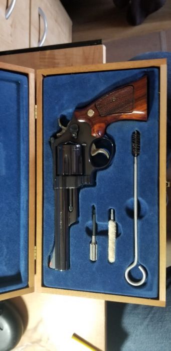 Smith &amp; Wesson 44mag