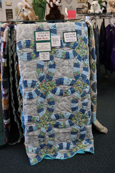 AUTHENTIC HANDMADE AMISH  QUILT FROM NEW YORK
