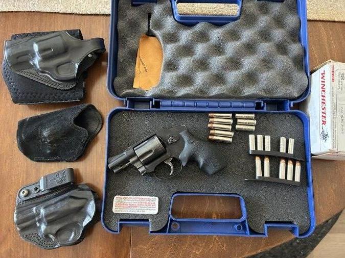Smith and Wesson 442 No Lock 38 Special &amp; holsters