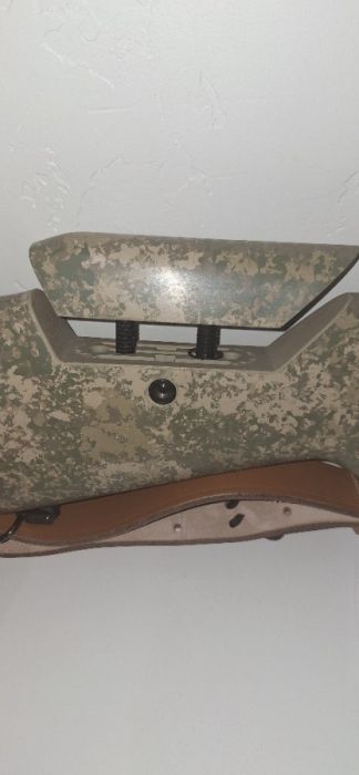 Removable locking cheek comb