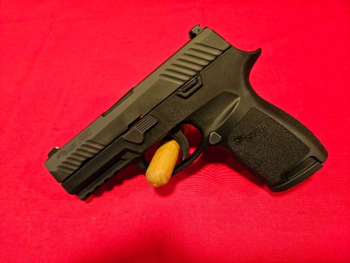 SIG SAUER P320 9MM CASE 3 MAGS TI-1030