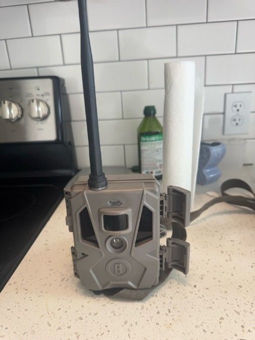 2 Bushnell V20 Verizon TrailCams