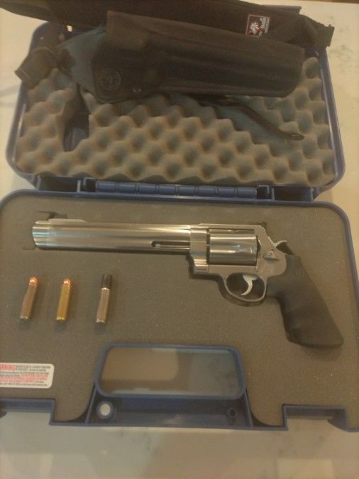 Smith and Wesson 500 Magnum Revolver 