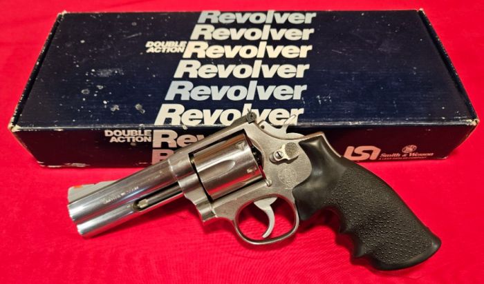 SMITH &amp; WESSON 686 357 MAG W/ ORIG BOX TI-1166