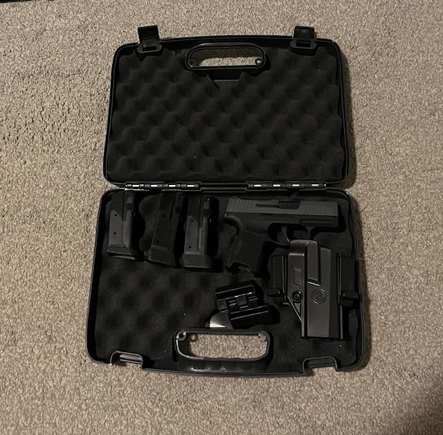 SIG P 365 3 Magazines SIG holster case like new