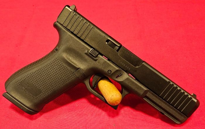 GLOCK 20 10MM W/ THREE MAGS TI-1872