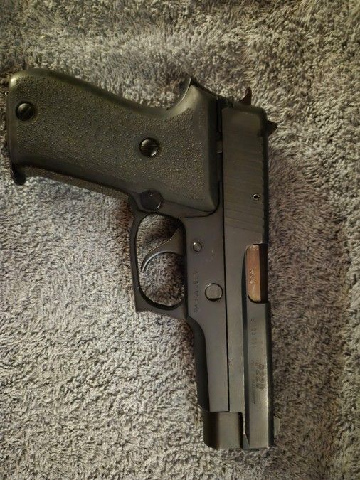 SIG SAUER P 220