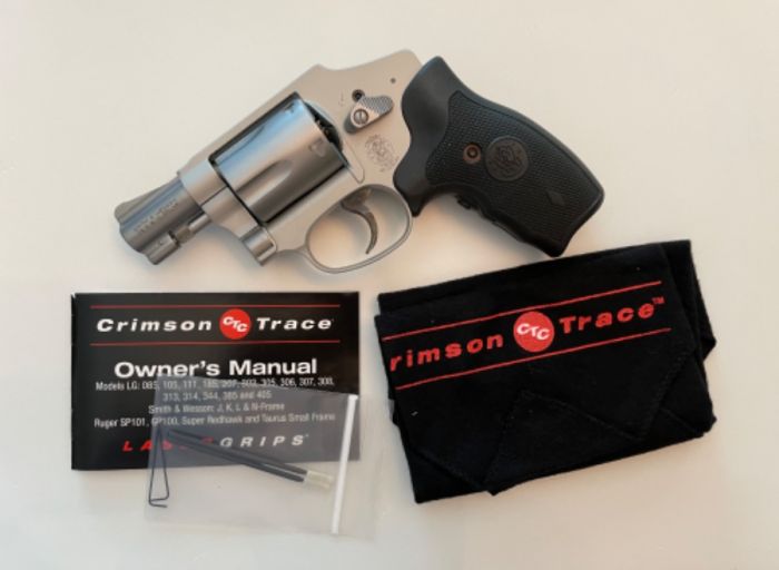 Smith &amp; Wesson 642 Airweight w/Crimson Trace Laser