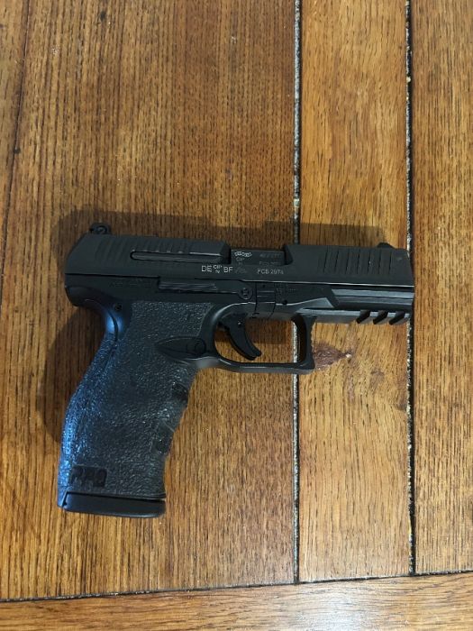Walther PPQ w/ 6 mags
