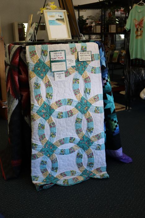 AUTHENTIC HANDMADE AMISH  QUILT PENNSYLVANIA