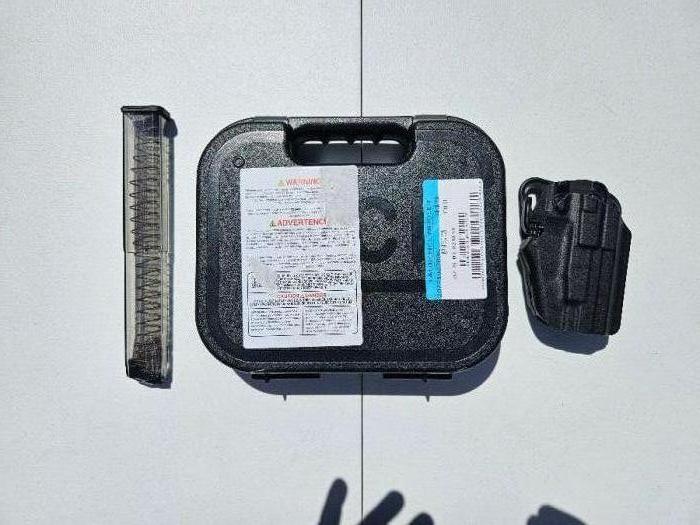 Like New Glock 19 (Gen 5) Handgun and Accessories