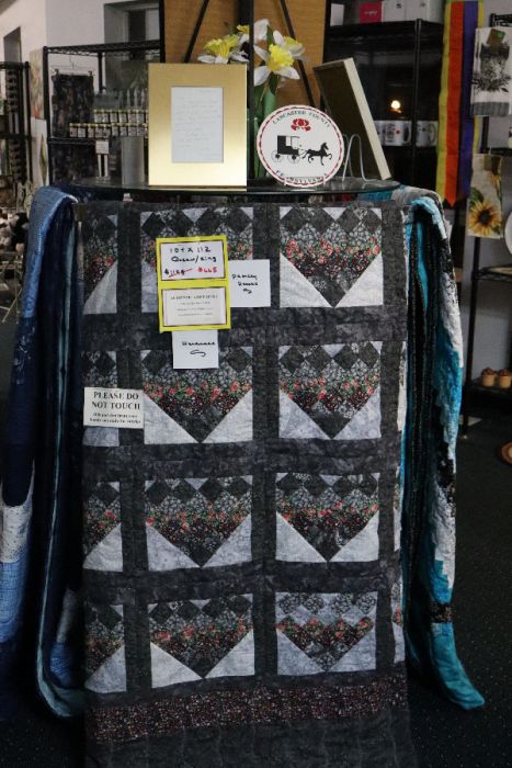 AUTHENTIC HANDMADE AMISH  QUILT PENNSYLVANIA
