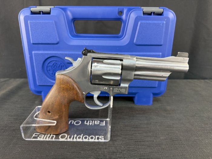Smith &amp; Wesson 629 Mountain Gun 44mag 4&quot; 6 shot