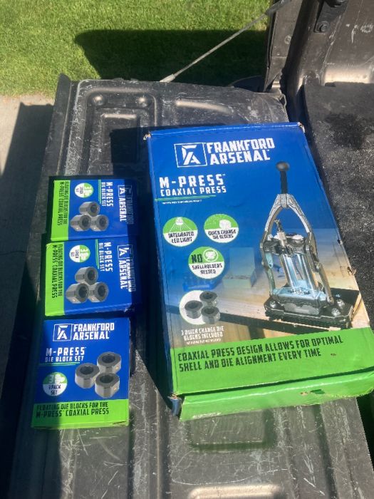 Reloading press