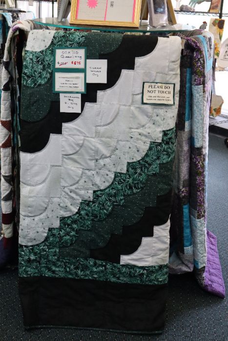 AUTHENTIC HANDMADE AMISH  QUILT PENNSYLVANIA