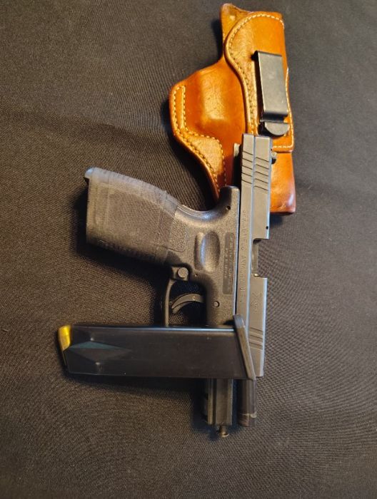 Springfield xd40 w/holster 