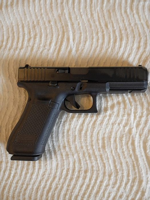 GLOCK 17 GEN. 5    9 MM PISTOL