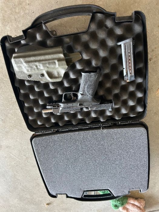 9mm S&amp;W M&amp;P 2.0 CORE PC, mags, case, OWB holster