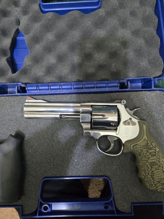 Smith &amp; Wesson 629 stainless