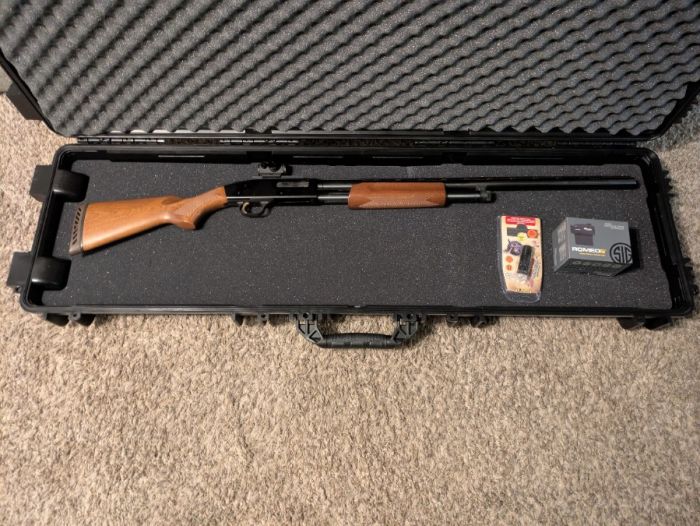 Mossberg 500 12ga w/ Red Dot