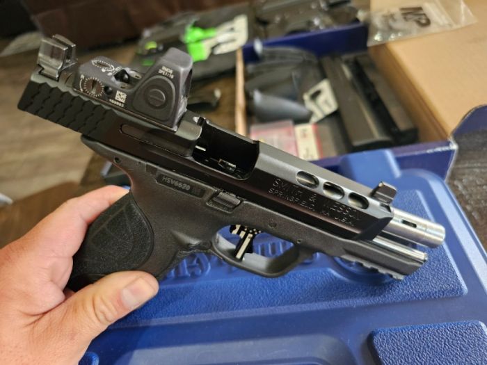 M&amp;P 9 4.25 barrel performance series. Like new