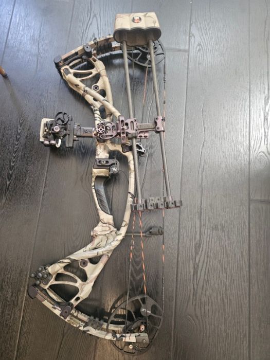 Hoyt RX-3 Carbon/UA Ridge Reaper (Left-Hand)