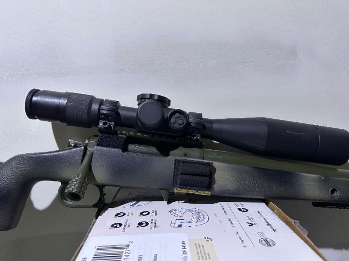 Surgeon Scalpel with US Optics LR-17 