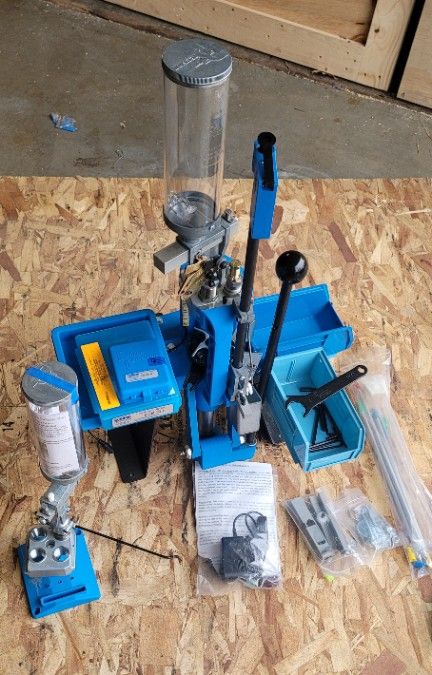 Dillon 550C with 223 dies and extras