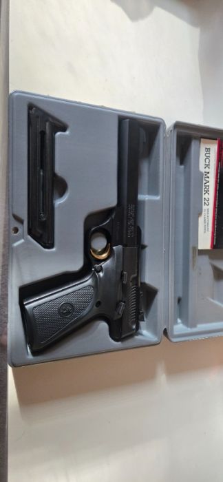 Browning Buck Mark 22LR. LIKE NEW