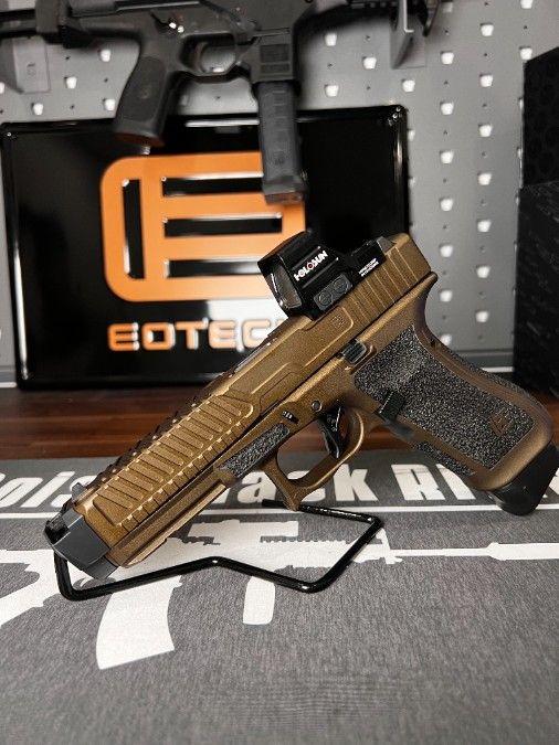Nice consignment Custom Glock 17 