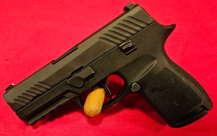 SIG SAUER P320 9MM CASE 3 MAGS 