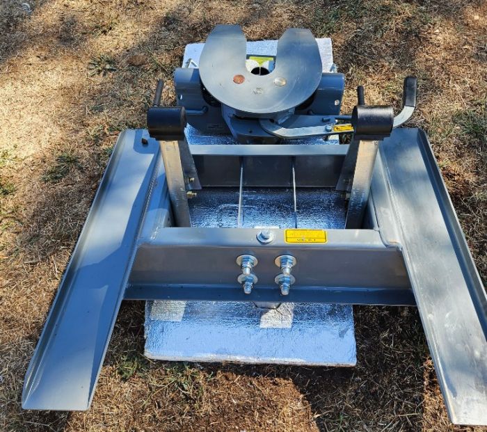 B&amp;W Companion 5th wheel hitch