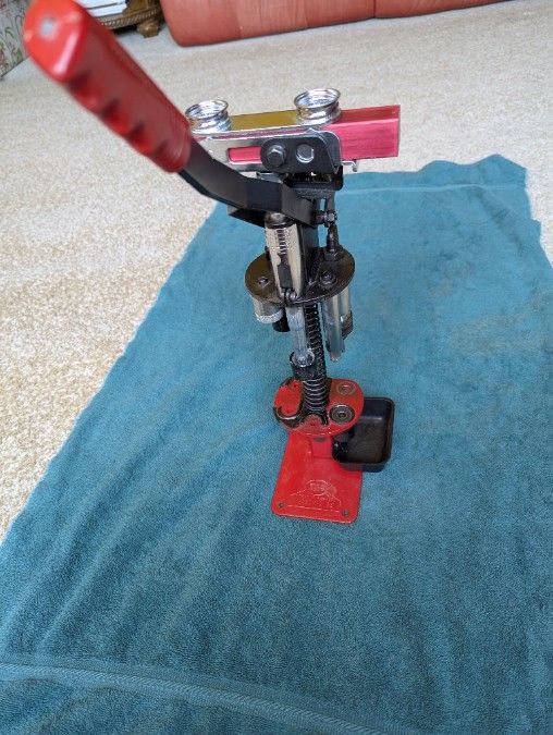12 ga. MEC shot shell Reloader &amp; supplies