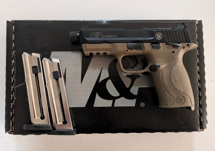 Smith &amp; Wesson M&amp;P 22 Compact Threaded Barrel