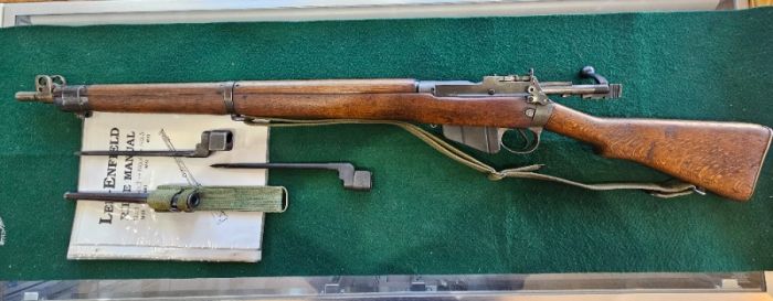 LEE ENFIELD No 4 Mk1 303BRIT W/2 BAYONETS