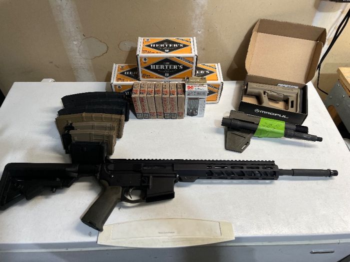 PSA 16” AR15 with lots of ammo and accessories 
