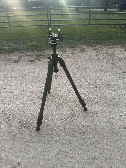 Tripod with Pig Saddle