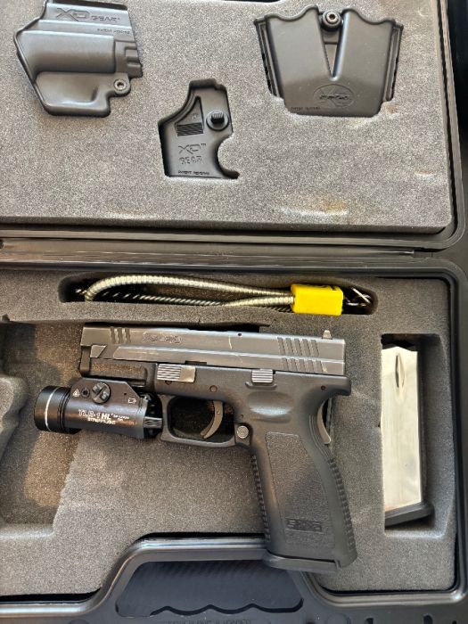 Springfield XD40 with Streamlight TLR1 HL $500