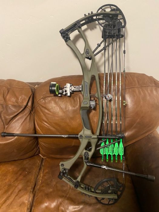 HOYT RX7 ULTRA - RH - 70# - WILDERNESS