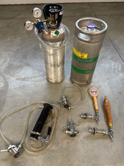 Keg, taps &amp; Co2 tank