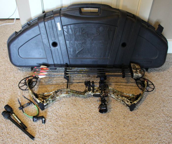 Bowtech SR 350 Compound Bow 70lb. RH - LOADED