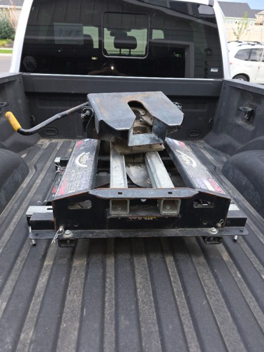 Fifth wheel hitch pull right super glide 4400