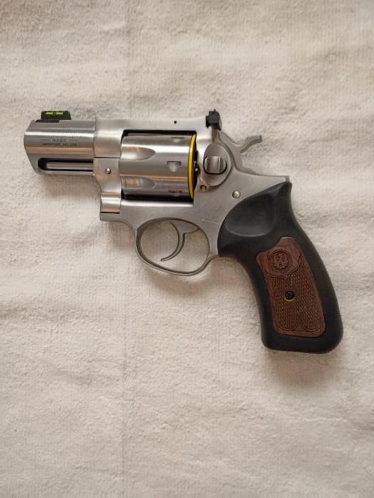 RUGER GP 100 .357 MAGNUM STAINLESS REVOLVER