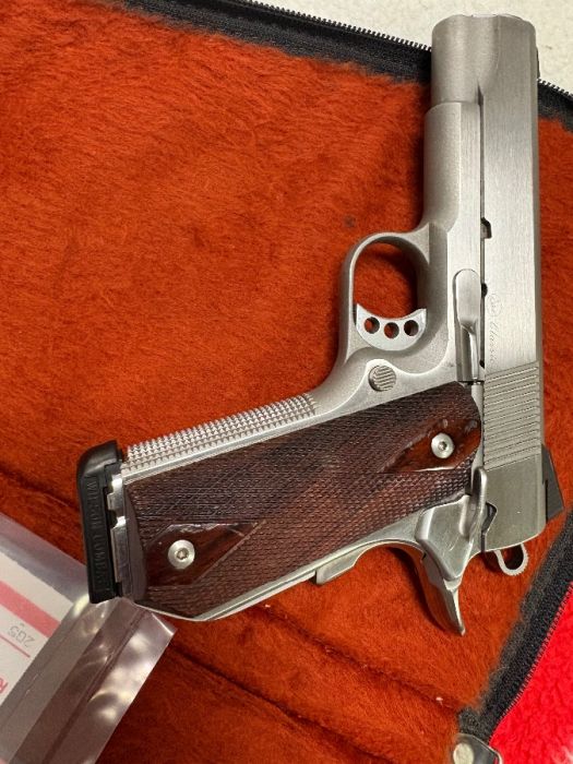 High end Dan Wesson classic commander 10mm